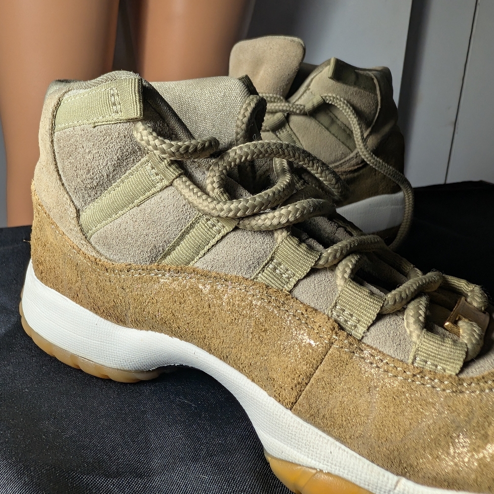 Women's Air Jordan 11 Retro "Neutral Olive" sneaker trainers Size 7(Women) - Picture 3 of 7